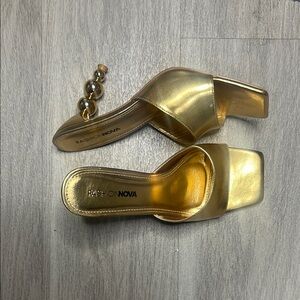 Fashion Nova Women's Gold Slide Sandals